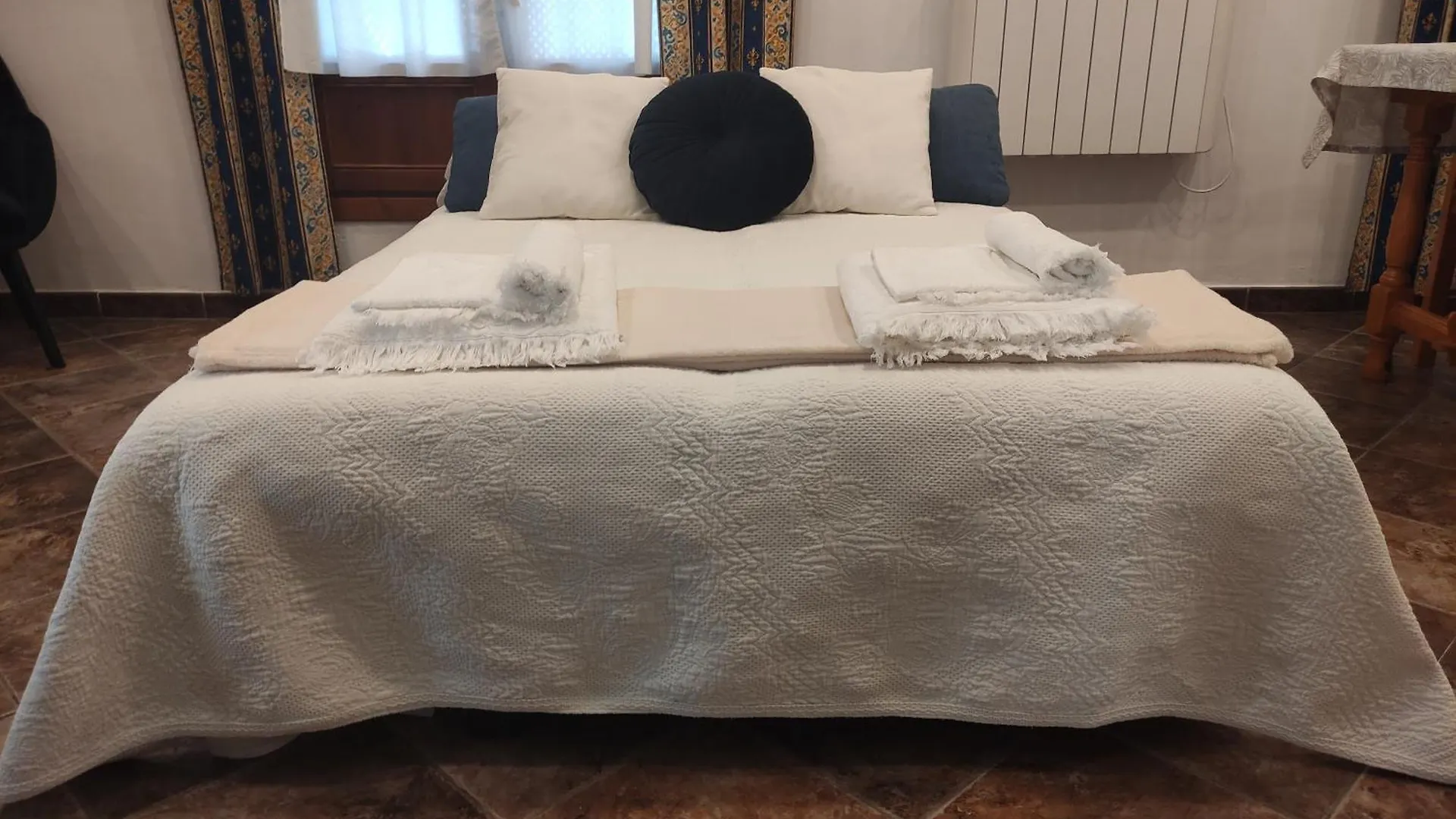 Entretorres. Casa-Duplex En Centro Historico. Appartement Carmona